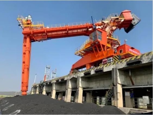 Compact Screw Ship Unloader Used At Seaport Terminal