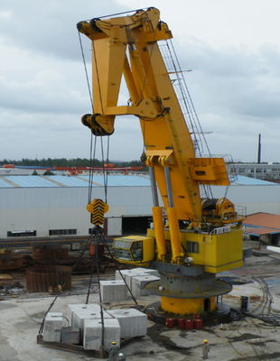 250 Kw Hydraulic Knuckle Jib Crane Mounted On Offshore Platform