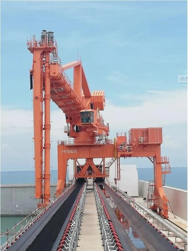 Compact Screw Ship Unloader Used At Seaport Terminal